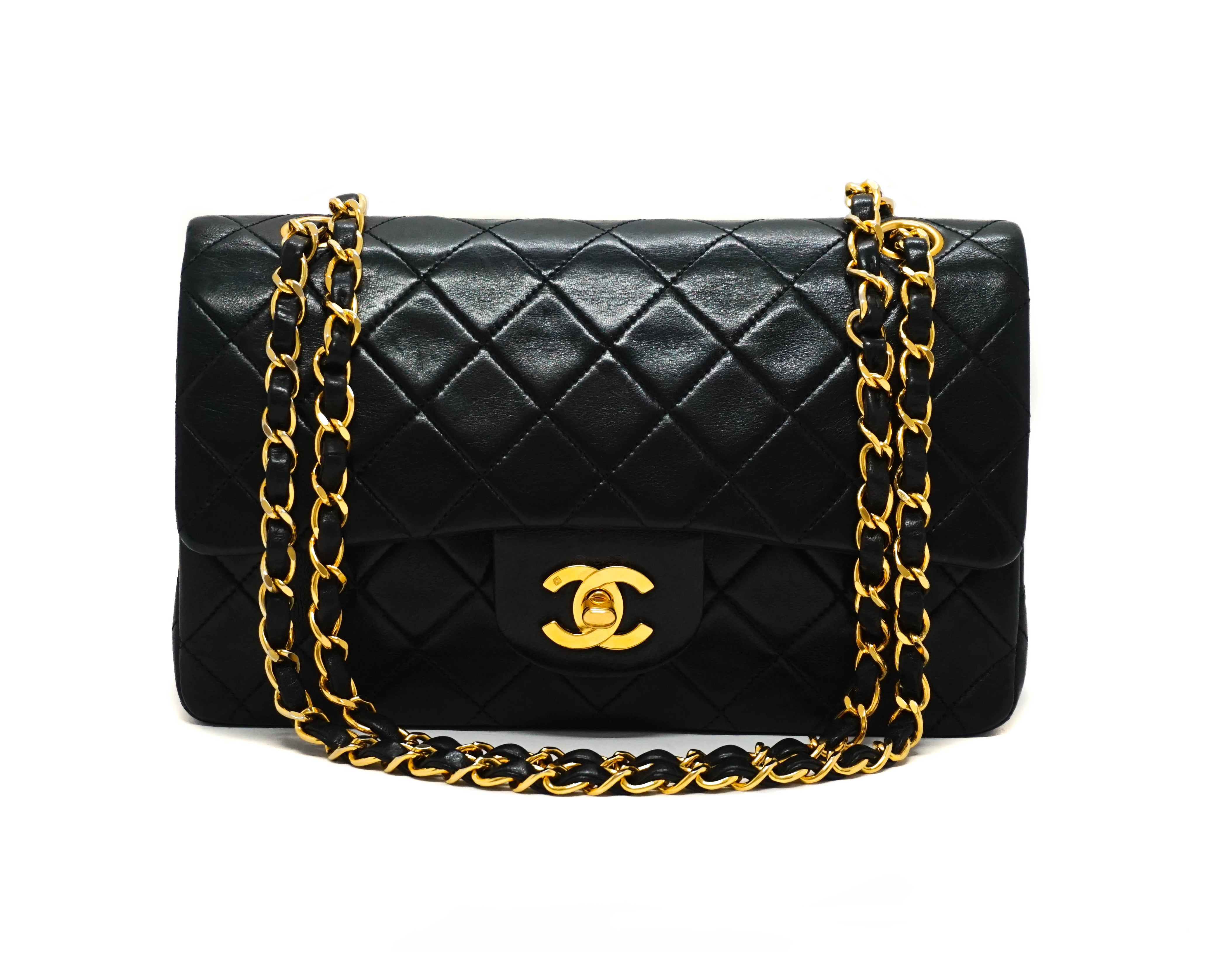 spids forudsigelse tilbede Chanel Vintage Black Lambskin Small Classic 2.55 9” Flap Bag – Classic Coco  Authentic Vintage Luxury