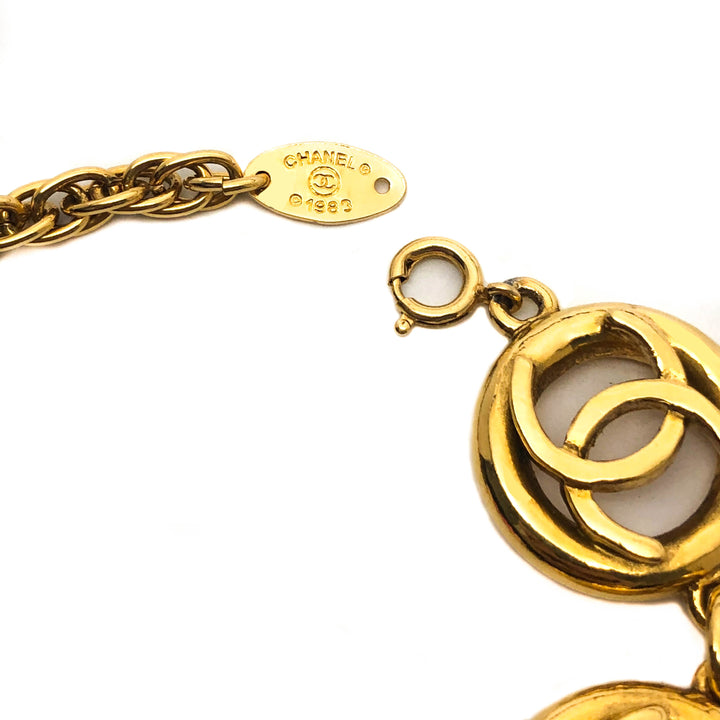 CHANEL 1983 ゴールドチェーンブレスレット CHANEL Vintage 1983 Gold Plated Round Logo CC Bracelet - 9.2
