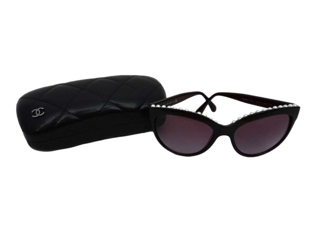 Authentic Chanel Pearl Cat Eye Runway Sunglasses – Classic  display picture 3