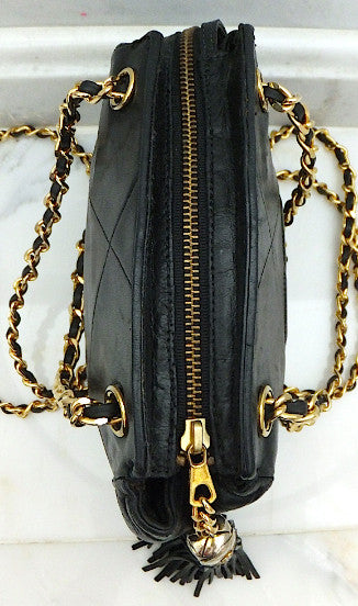 CHANEL Small Chain Shoulder Bag Clutch Black Quilted Flap Lambskin Leather  ref.1057972 - Joli Closet
